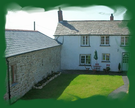 Lower Pennycrocker offers a one bedroom self catering cottage in a quiet and secluded location with easy access to North Cornwalls coast path.